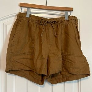 Old Navy linen blend drawstring shorts - like new. Worn once!